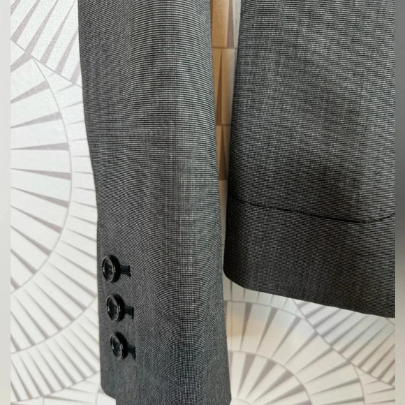 The Limited Women’s‎ NWT Gray Blazer Size 2 One Button Faux Pockets - Picture 3 of 6